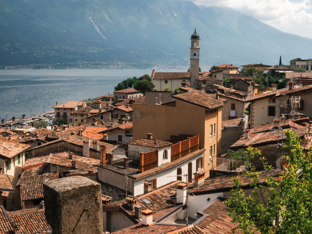 Limone sul Garda widok miasteczka włochy lody cytrynowe