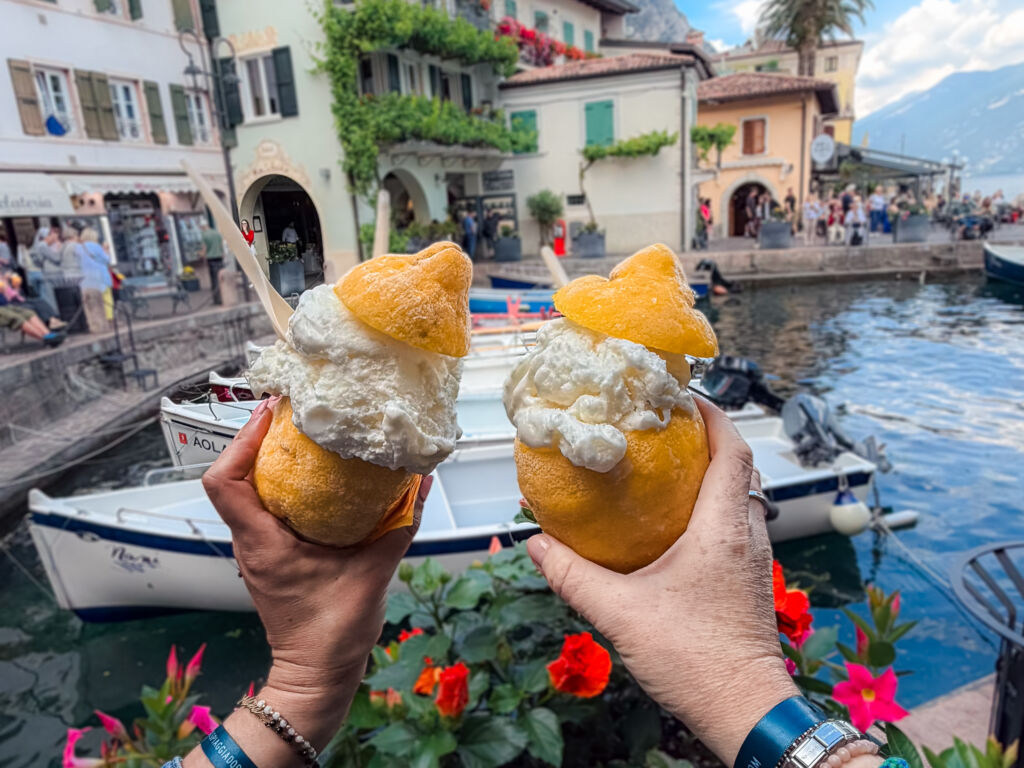 Limone sul Garda widok miasteczka włochy lody cytrynowe